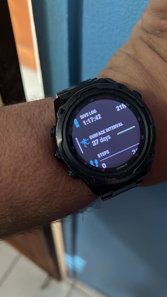 A dive computer on a diver’s wrist
